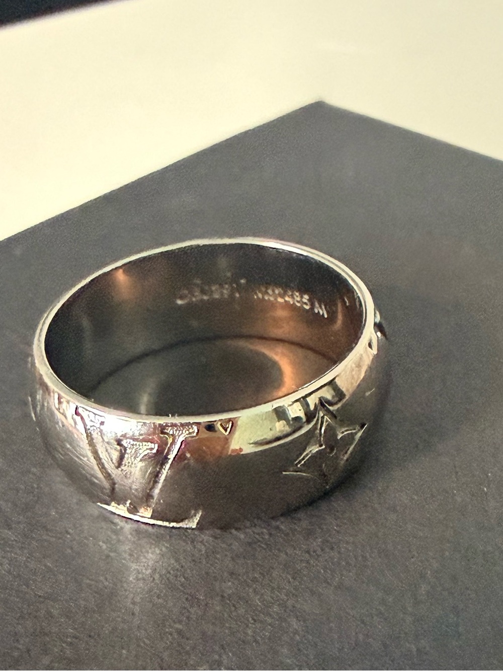 Authentic Louis Vuitton Ring Classic Monogram flowers/LV Signatures Size 9 - Picture 4 of 10